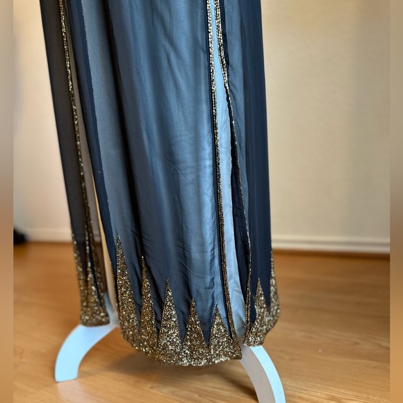 Heavily embellished and embroidered black open abaya one piece size large ✨ - Picture 6 of 16